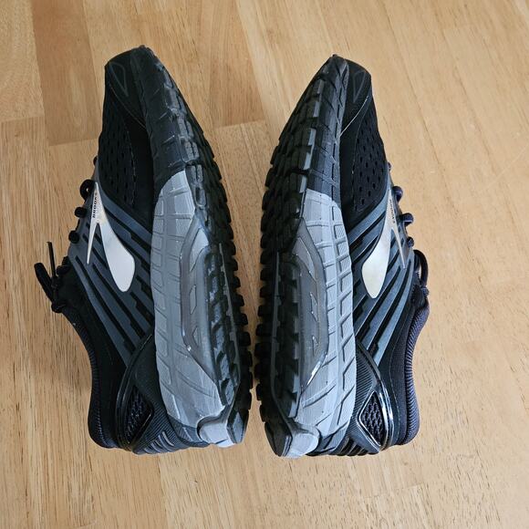 Brooks Beast 18 Mens Size 8 Running Shoes Black EUC main image 5